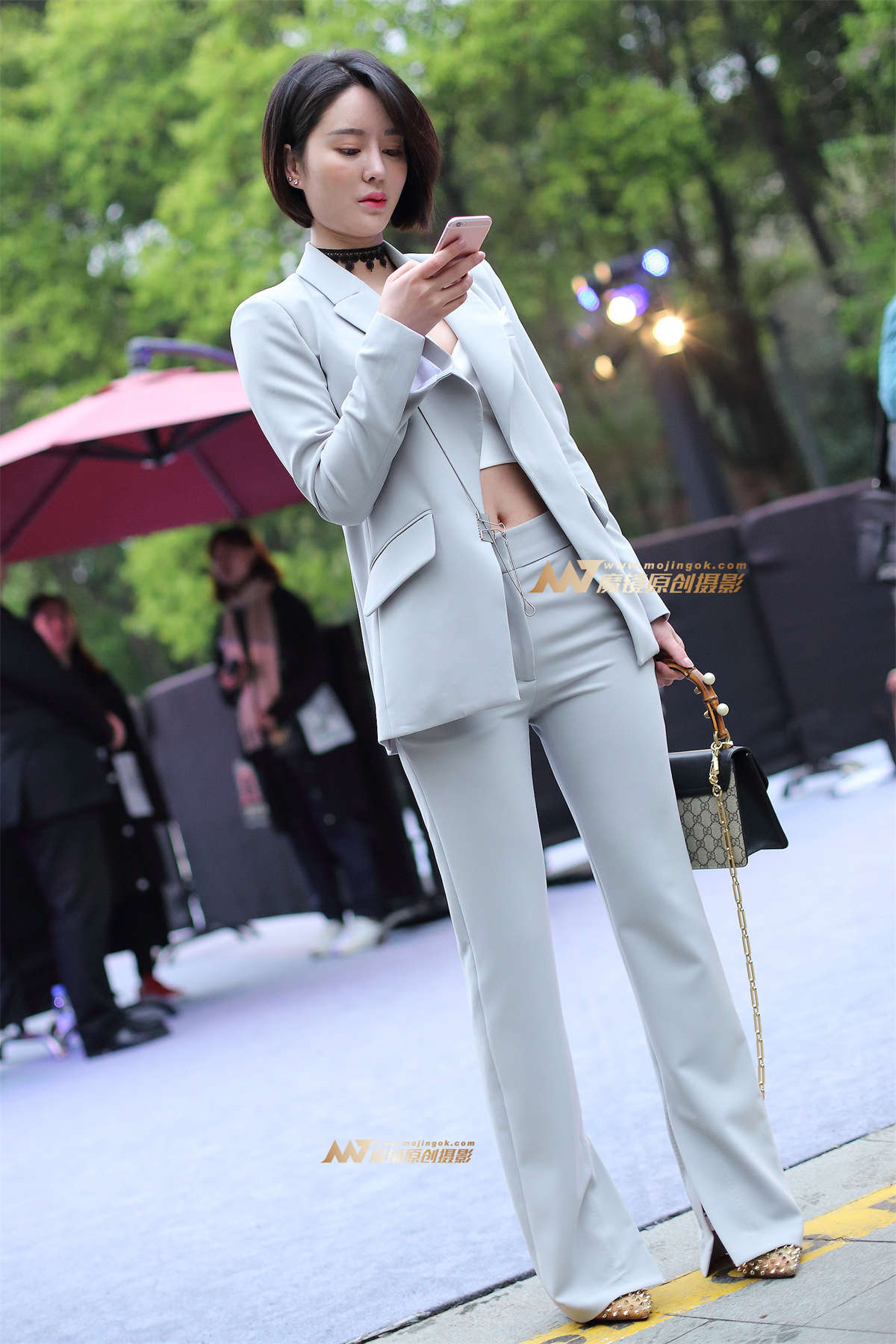 粉蓝色套装美女好甜美-日更街拍