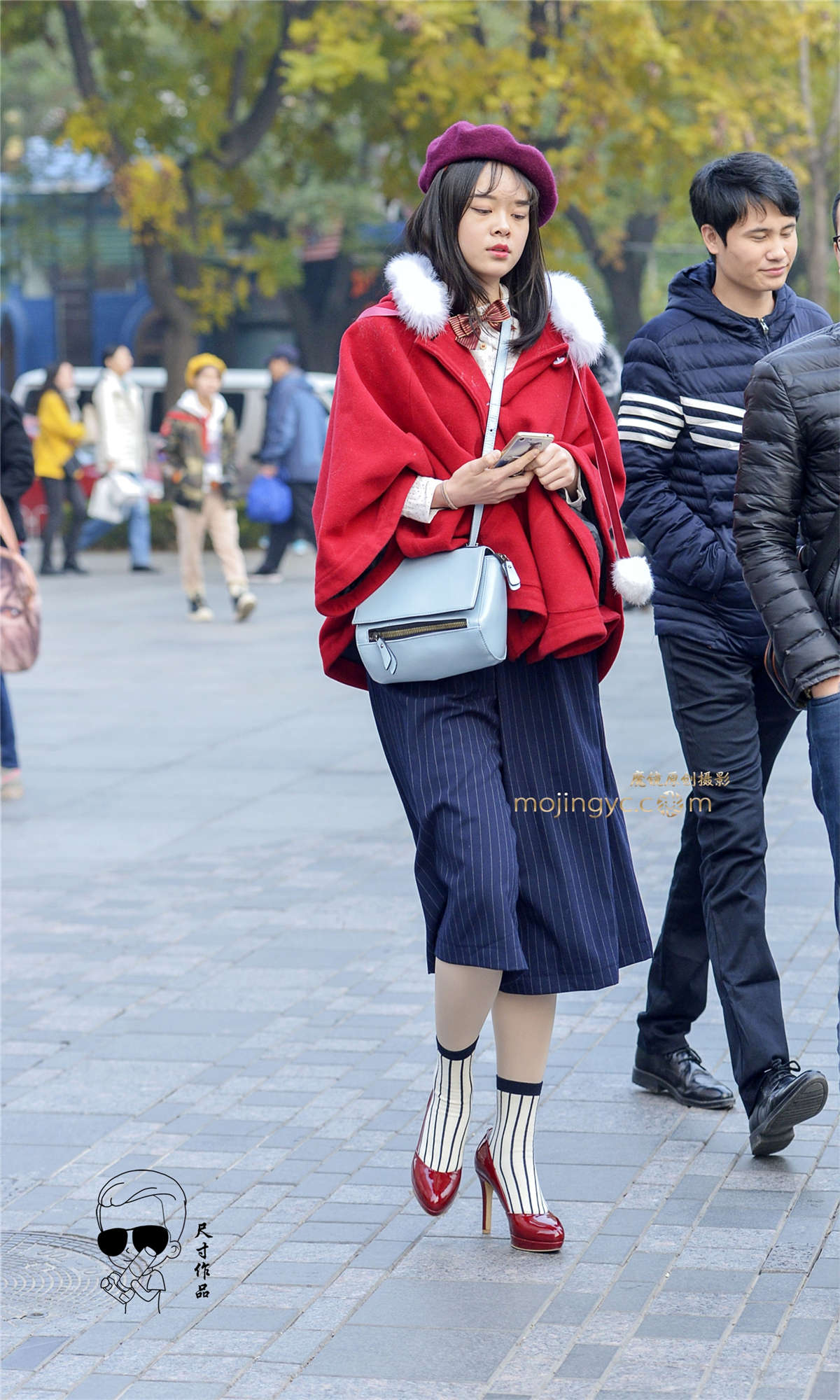 红衣蓝裙高跟鞋丝袜的美女（2016年11月14日12P）-日更街拍