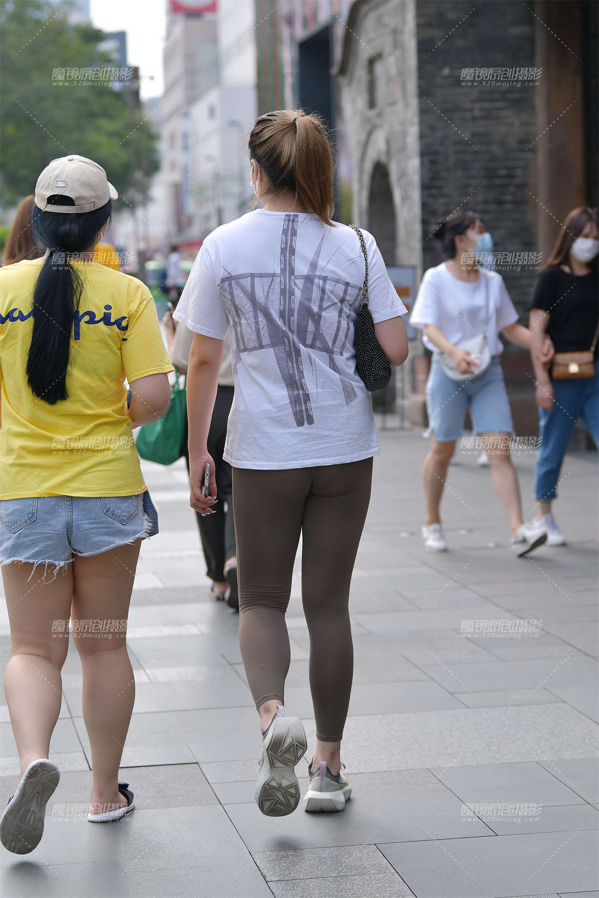 图片[2]-【视觉冲击赛贴】卡其色紧身裤-日更街拍