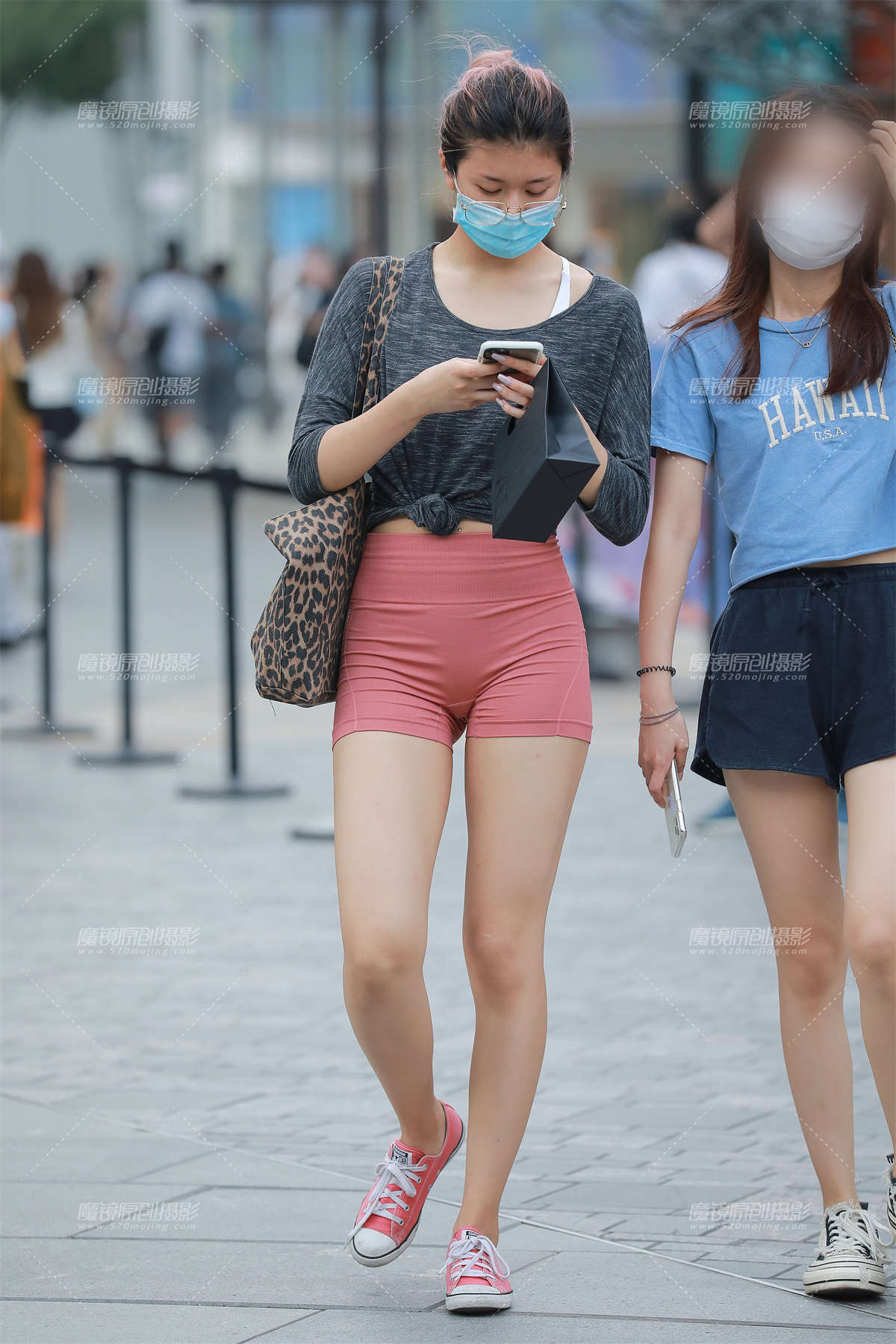 【玻璃街拍】瑜伽短裤小姐姐-日更街拍