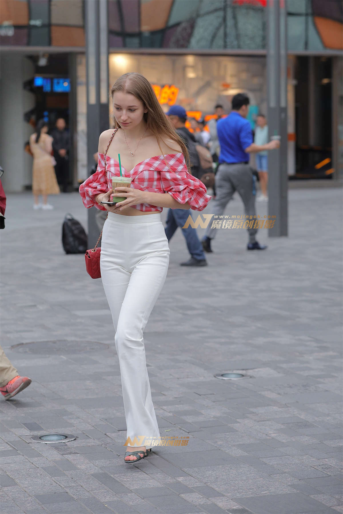 【视觉冲击赛贴】性感。紧致白裤-日更街拍