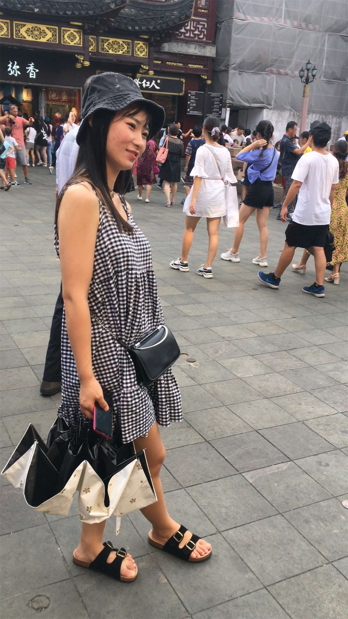 图片[2]-两位小清新美女很甜美-日更街拍