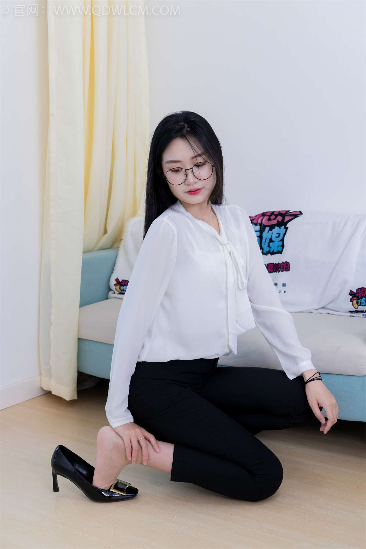 物恋传媒 NO.2022 小敏-心被雾深陷-日更街拍