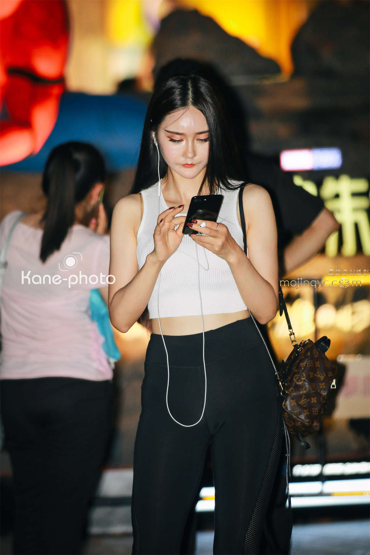 夜色中等人的你 特别美-日更街拍