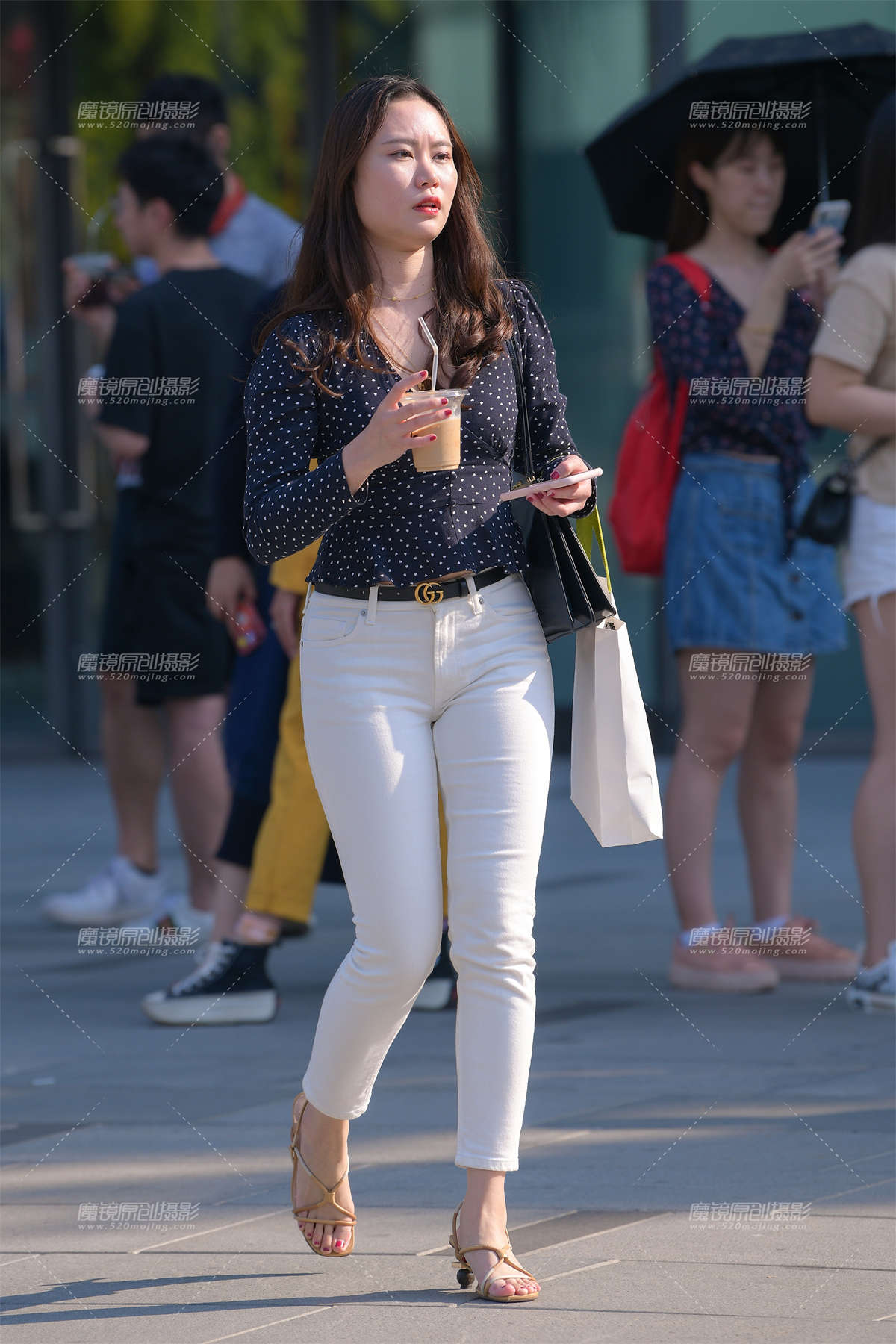 【街拍之魂赛帖】许久不见的紧身白裤-日更街拍