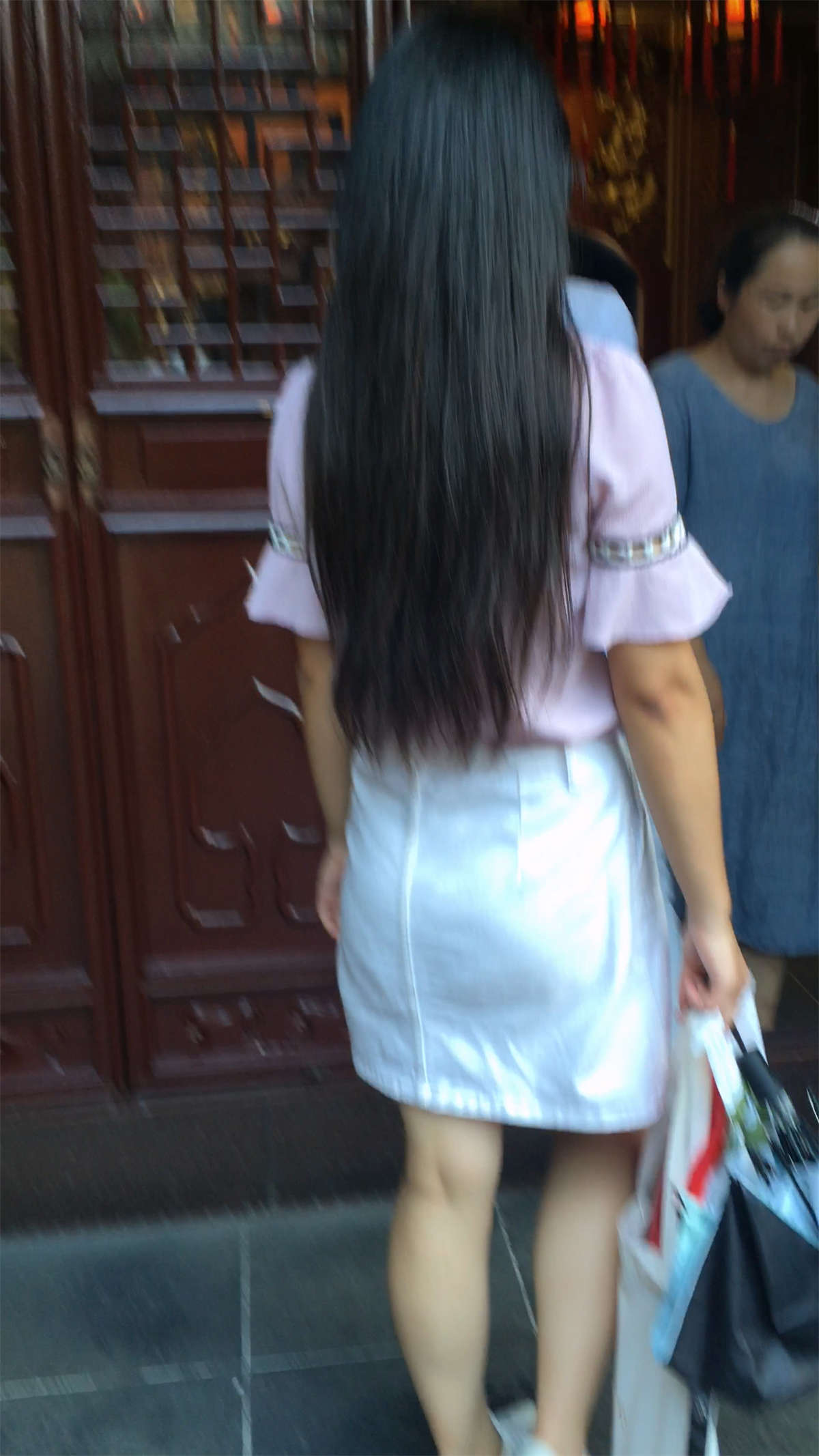 白裙青春小妹-日更街拍