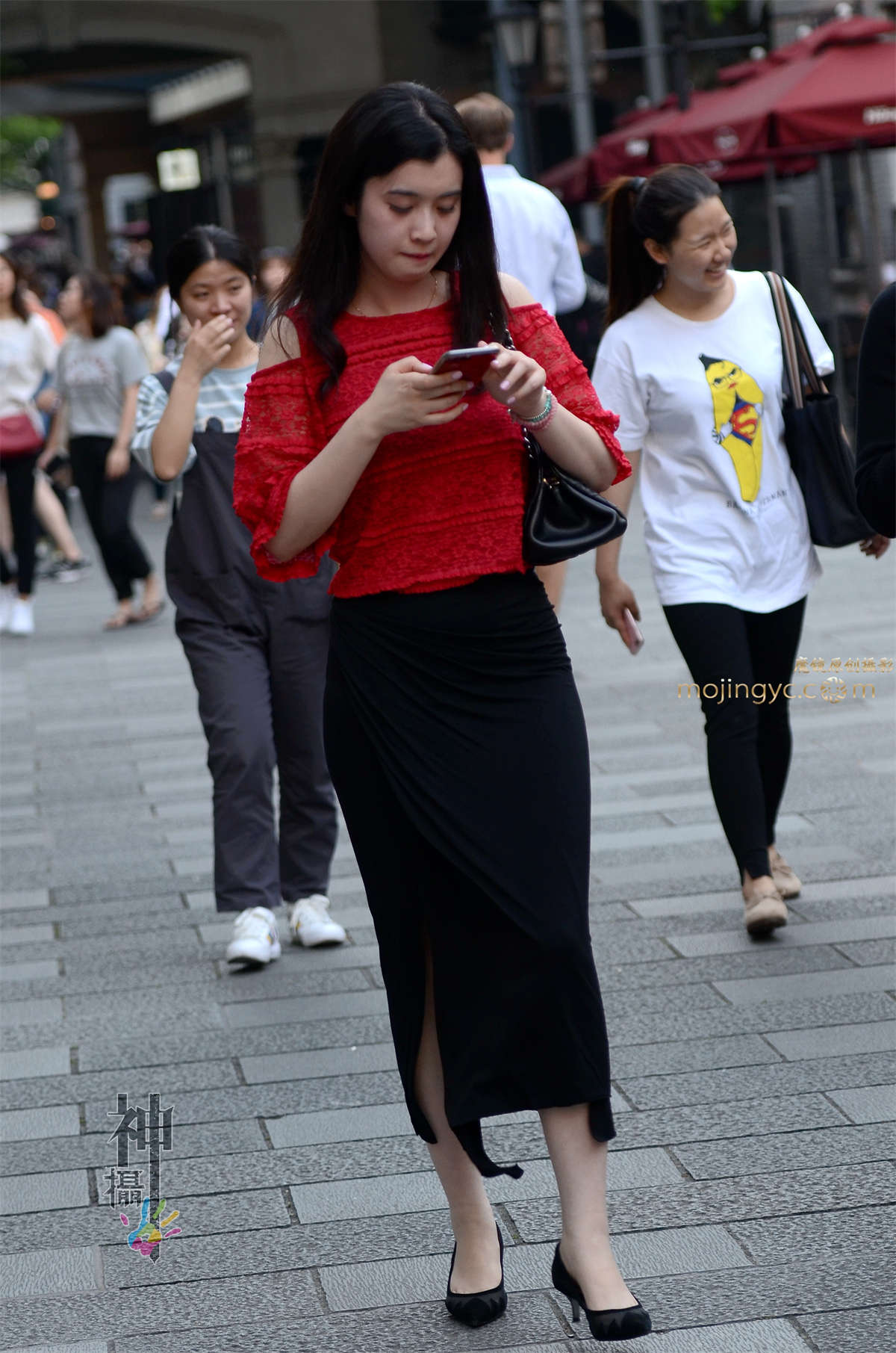 【验证街拍大赛NO.2】神摄手参赛03 红衣黑裹裙（15P）-日更街拍