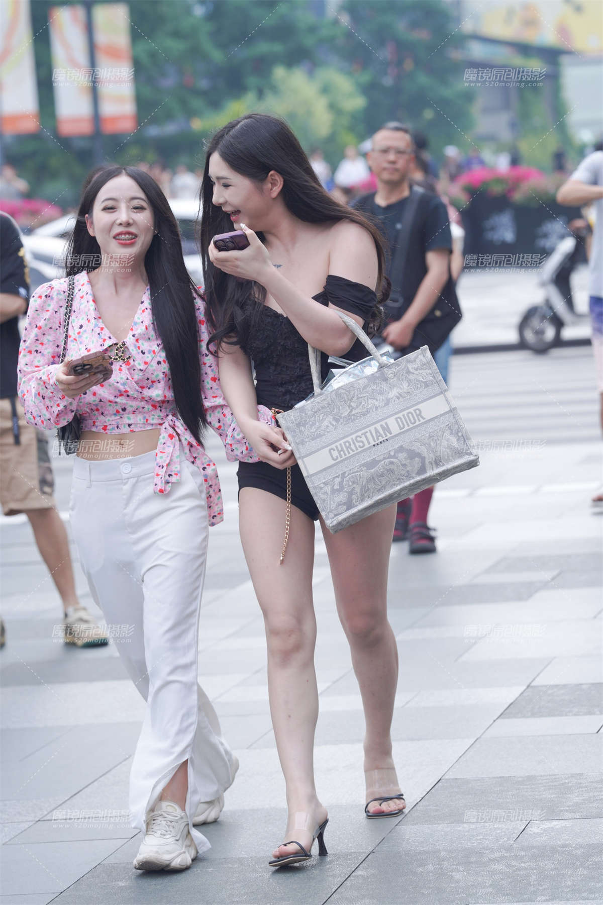 热裤美眉-日更街拍