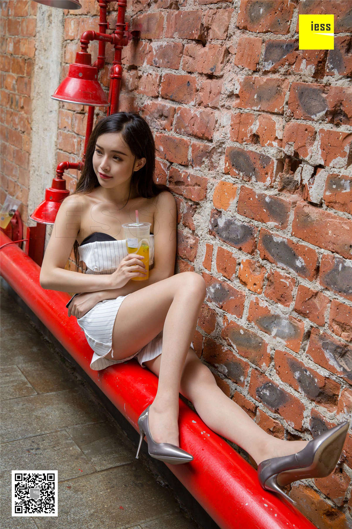 图片[2]-IESS异思趣向 丝享家260期：网红带你逛街拍圣地小羽-日更街拍