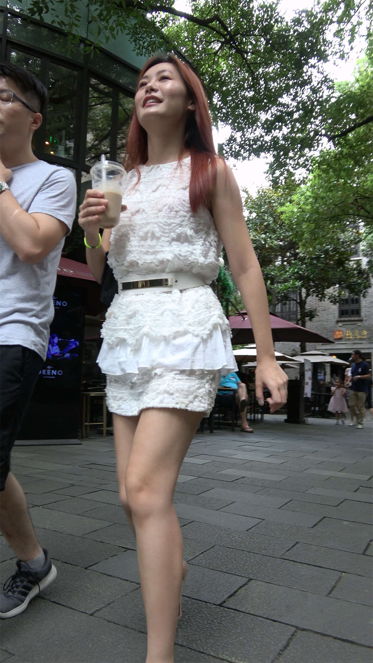 图片[2]-性感身材高跟短裙美女-日更街拍