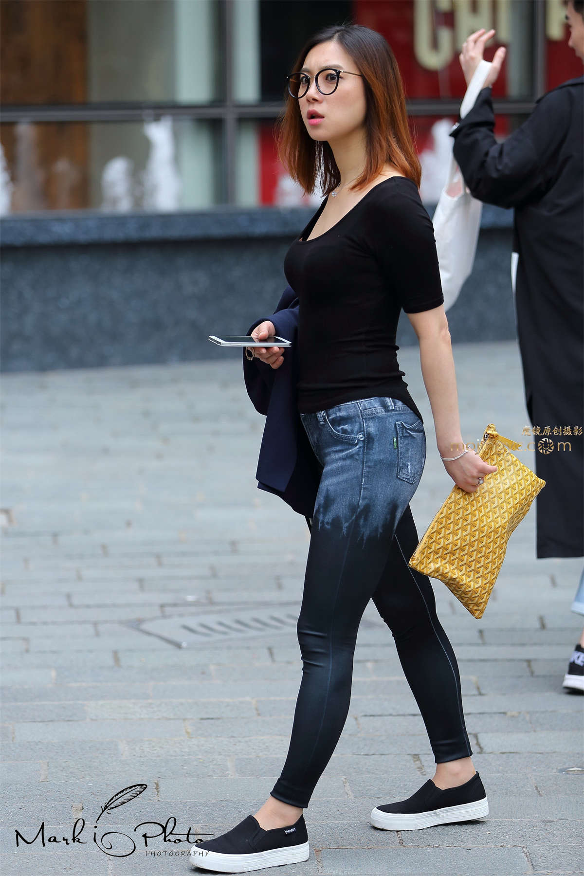 紧身牛仔裤-日更街拍