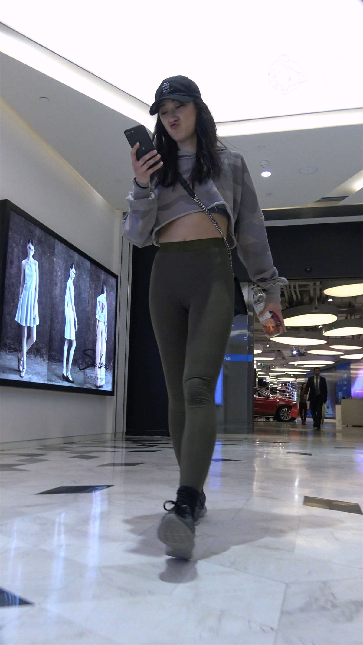 紧身瑜伽弹力裤性感小清新美女-日更街拍