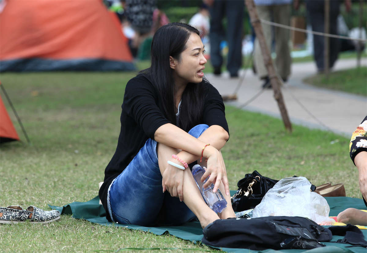 图片[2]-踏青公园街拍系列No.1244 小趾甲完整饱满，定是美足无疑-日更街拍