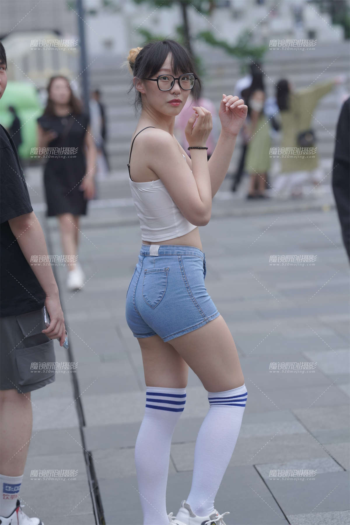 图片[2]-热裤美臀-日更街拍