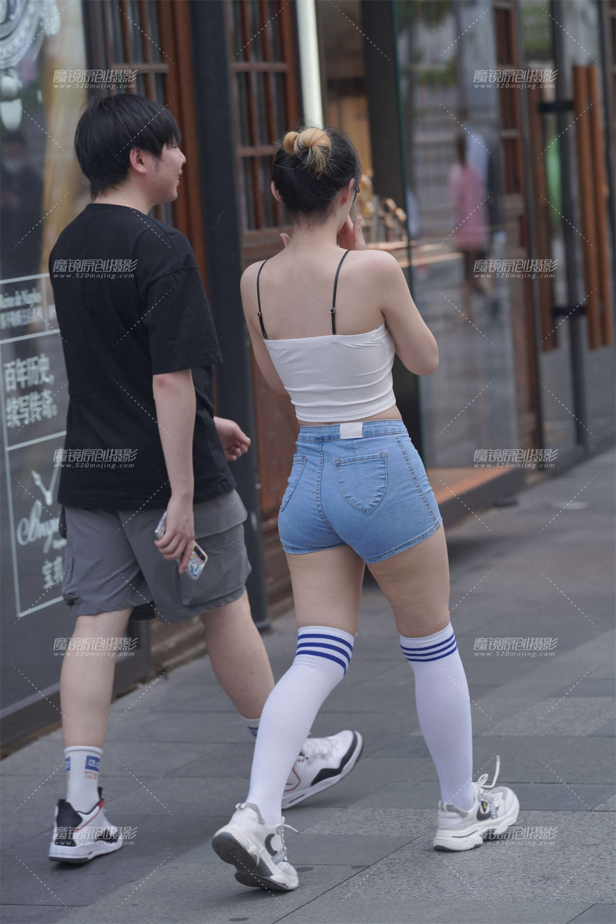 热裤美臀-日更街拍