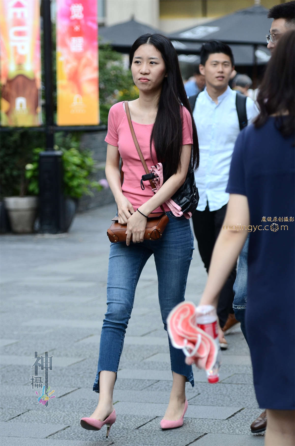 【验证街拍大赛NO.2】神摄手参赛04 粉衣粉高紧牛（14P）-日更街拍