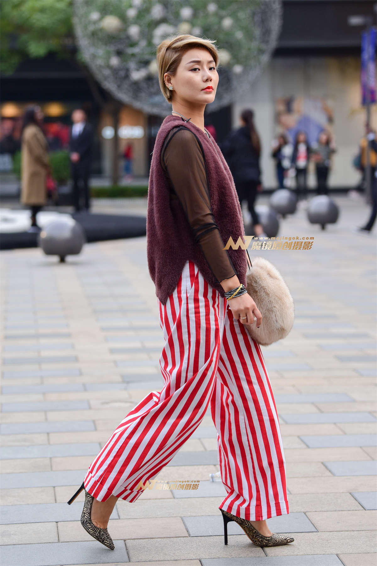 短发气质少妇-日更街拍