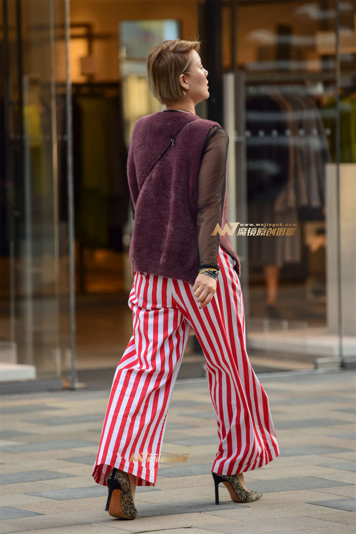 图片[2]-短发气质少妇-日更街拍