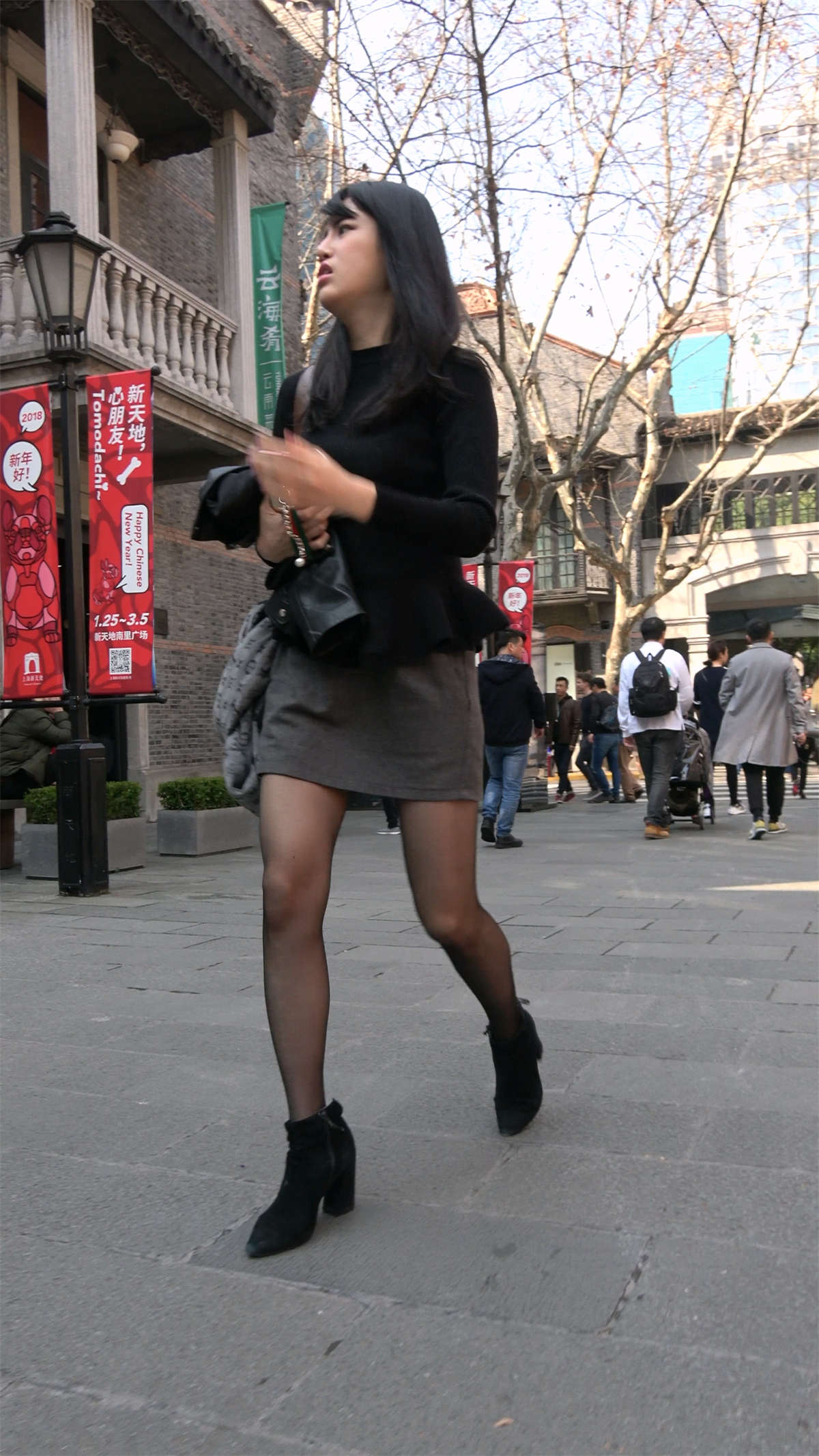 图片[2]-黑丝性感美腿女郎-日更街拍