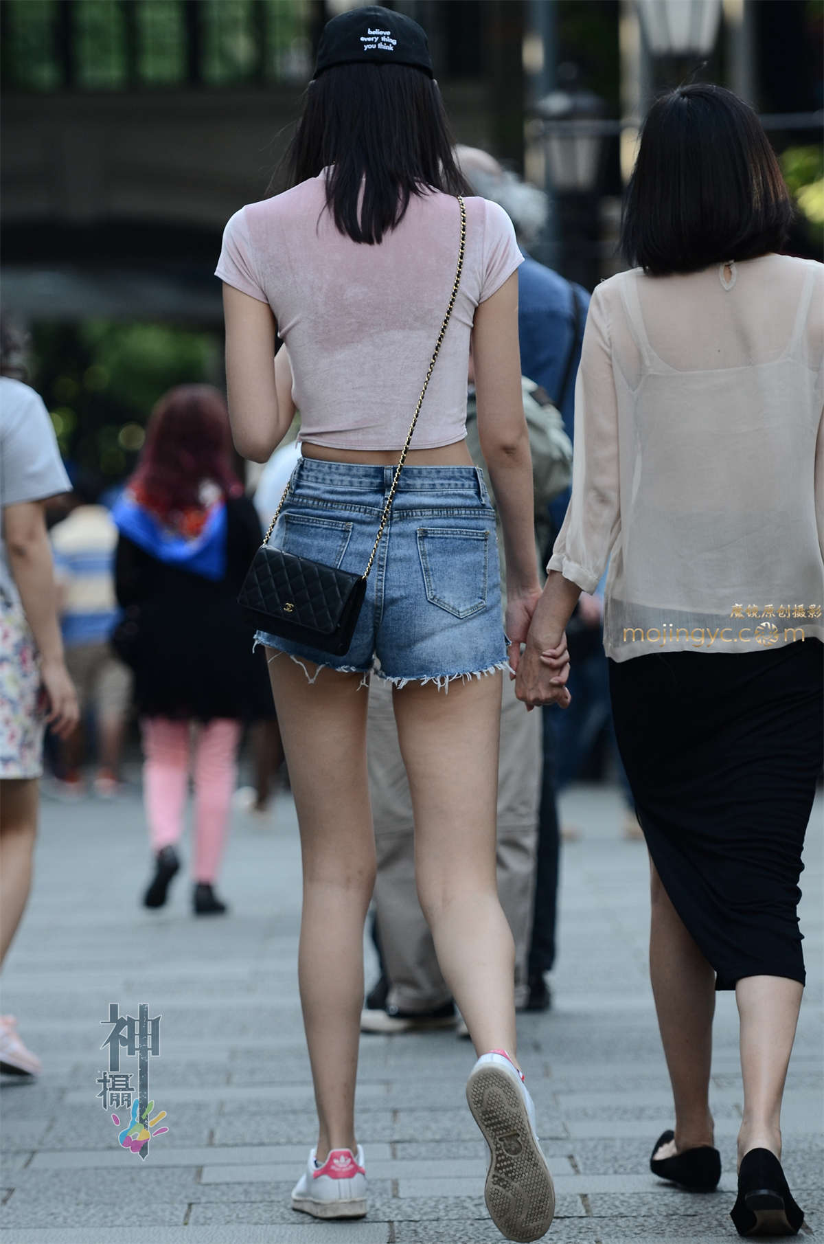 图片[2]-【验证街拍大赛NO.2】神摄手参赛05 穿牛短的高挑美女（14P）-日更街拍