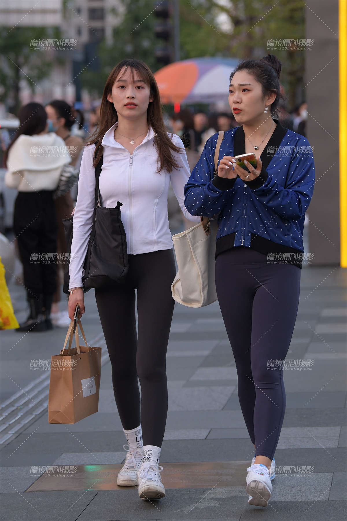 紧身裤：闺蜜-日更街拍