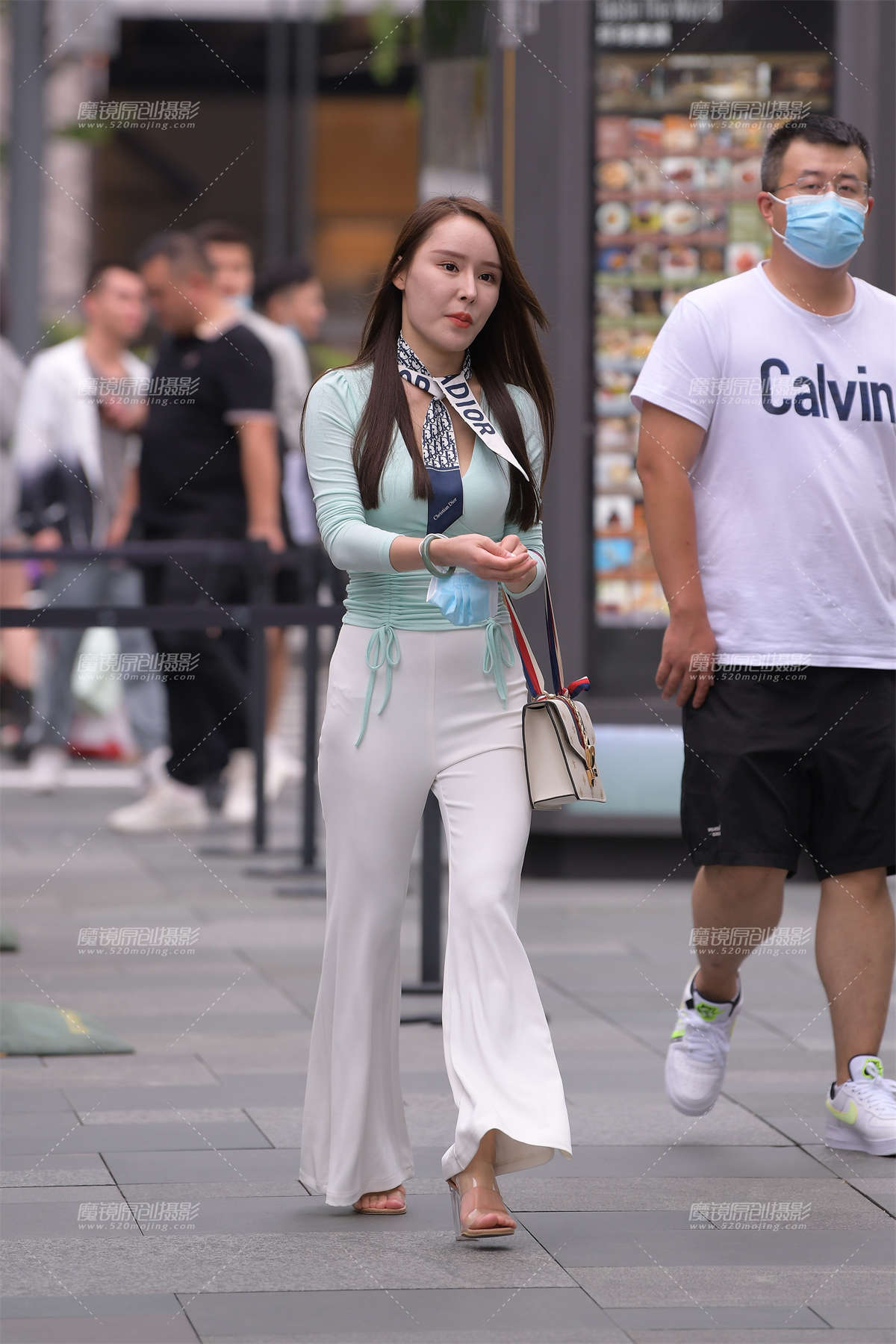 销魂白裤-日更街拍