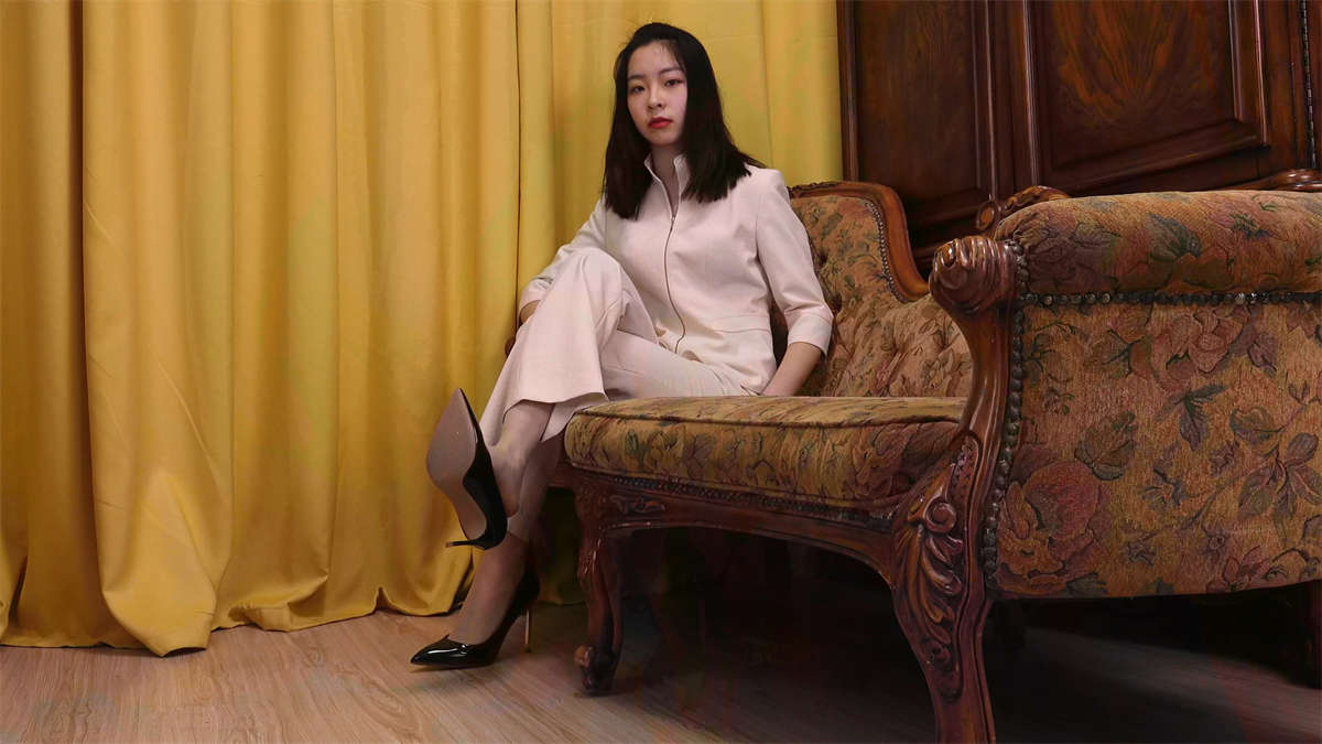 图片[2]-Sexy Asian Girls Feet Vol.042 小美女Yiyi-沙发上展示肉色丝袜-日更街拍