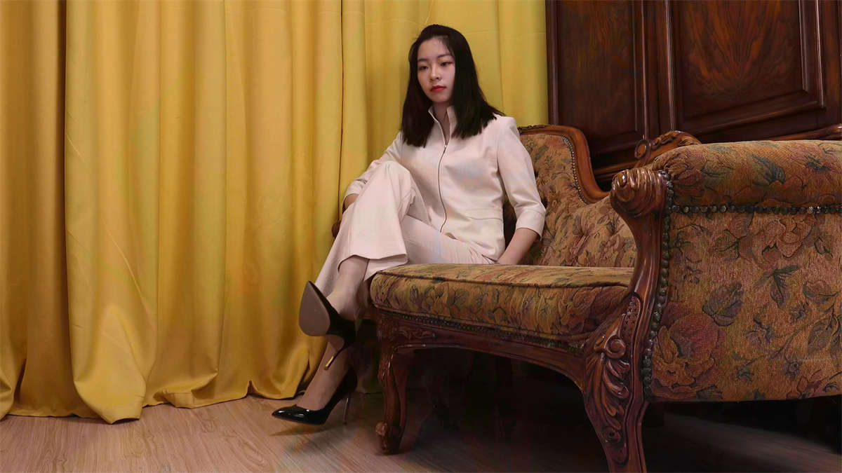 Sexy Asian Girls Feet Vol.042 小美女Yiyi-沙发上展示肉色丝袜-日更街拍
