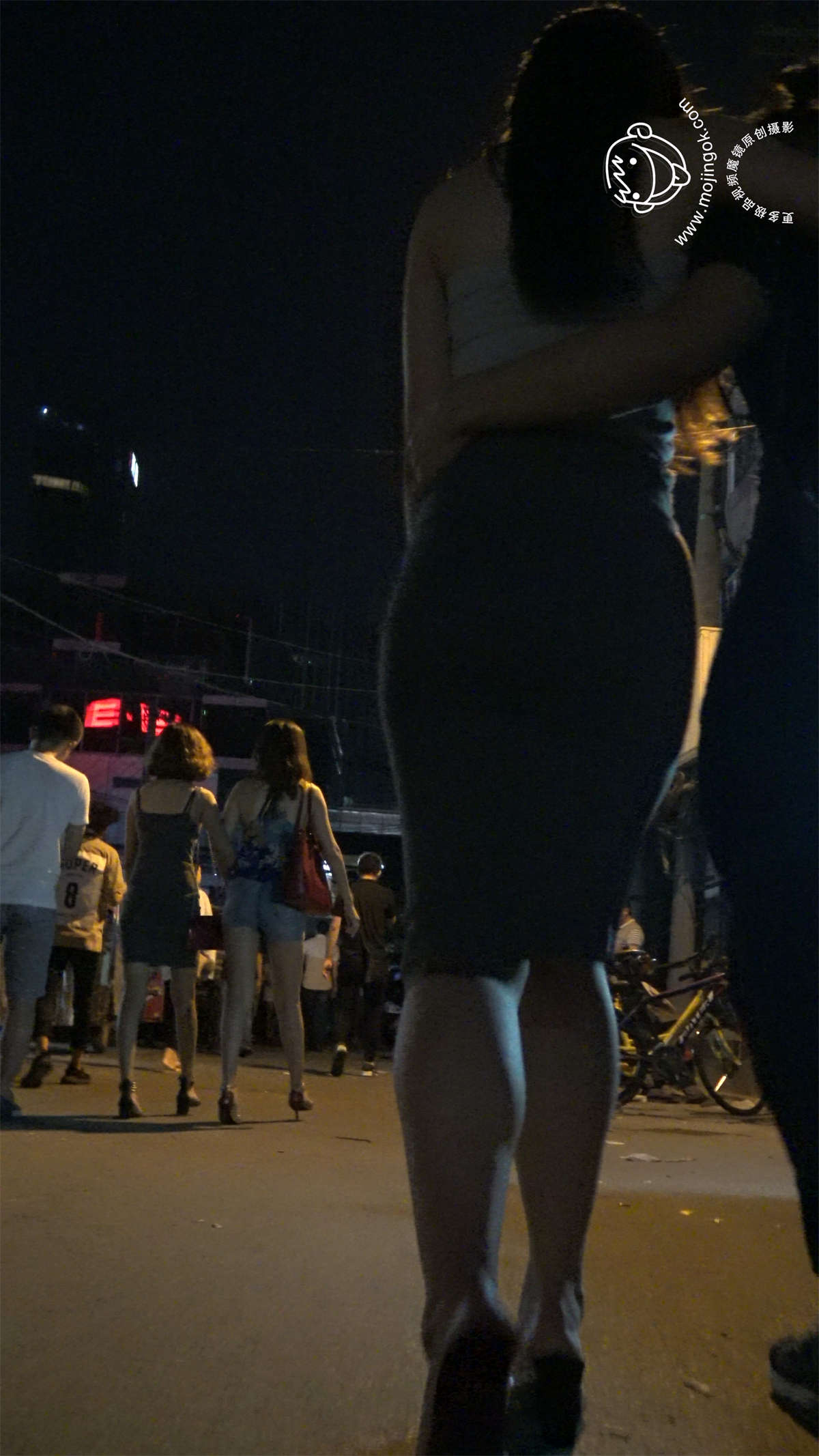 图片[2]-翘臀紧身包臀裙高跟性感美女-日更街拍