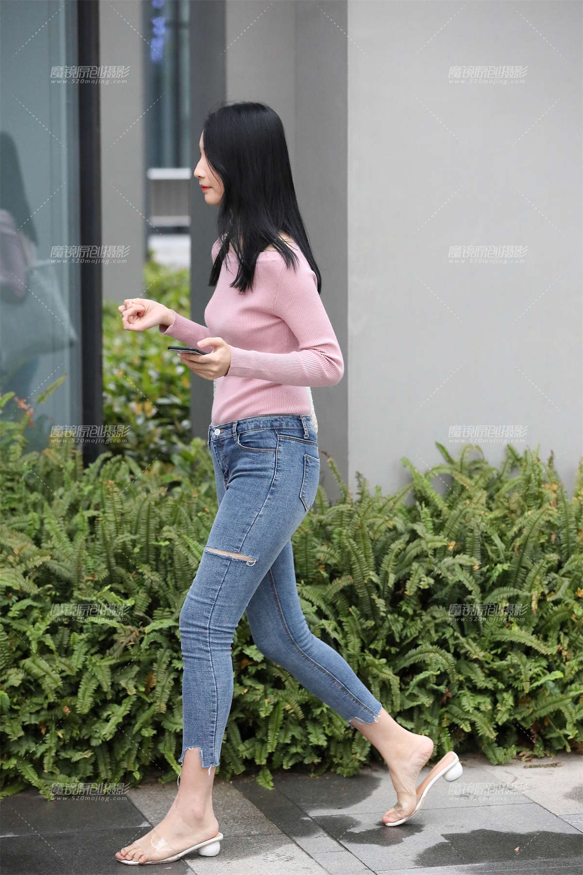 好乖巧的牛仔裤小姐姐-日更街拍