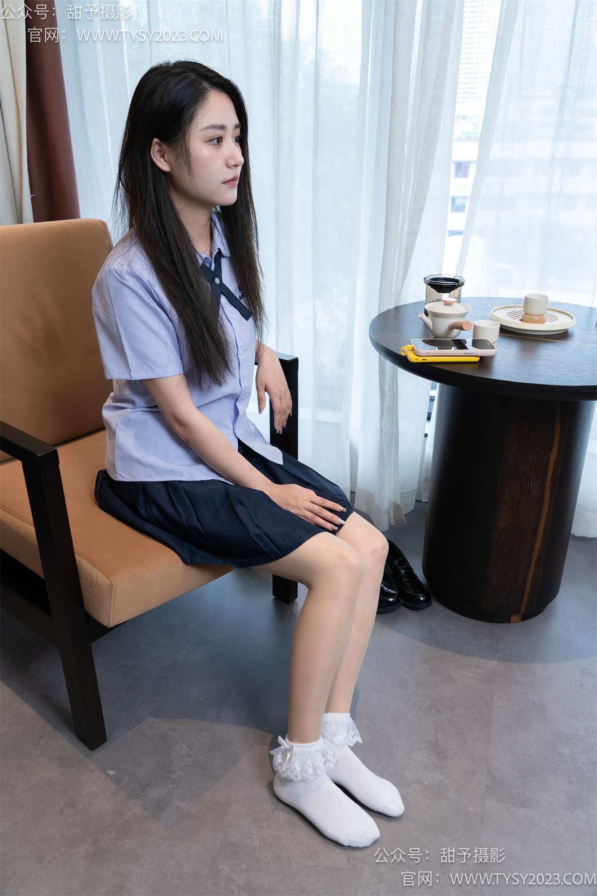 甜予摄影081期：澜澜-皮鞋、两双白棉袜、肉丝（脚尖加固款）完整版-日更街拍