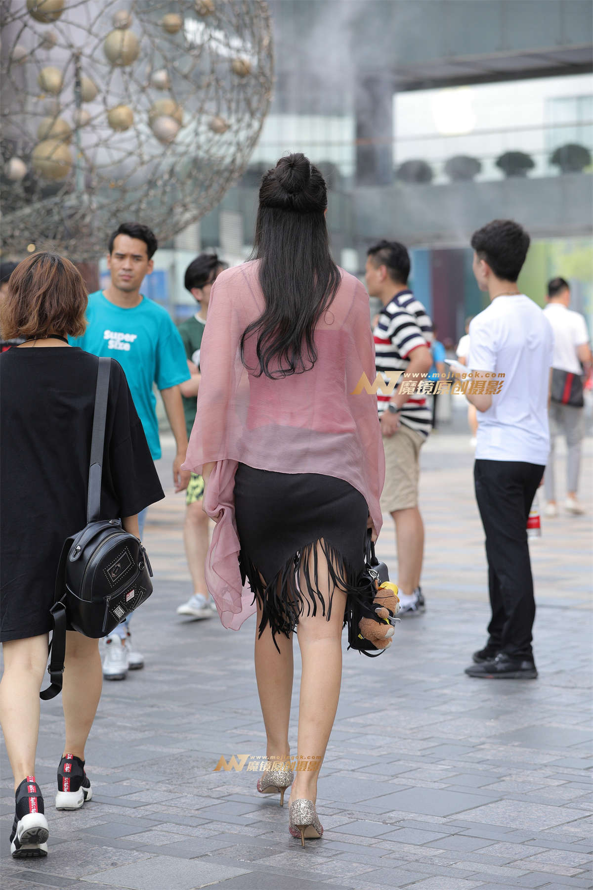 图片[2]-【视觉冲击赛帖】包臀裙，高挑少妇-日更街拍