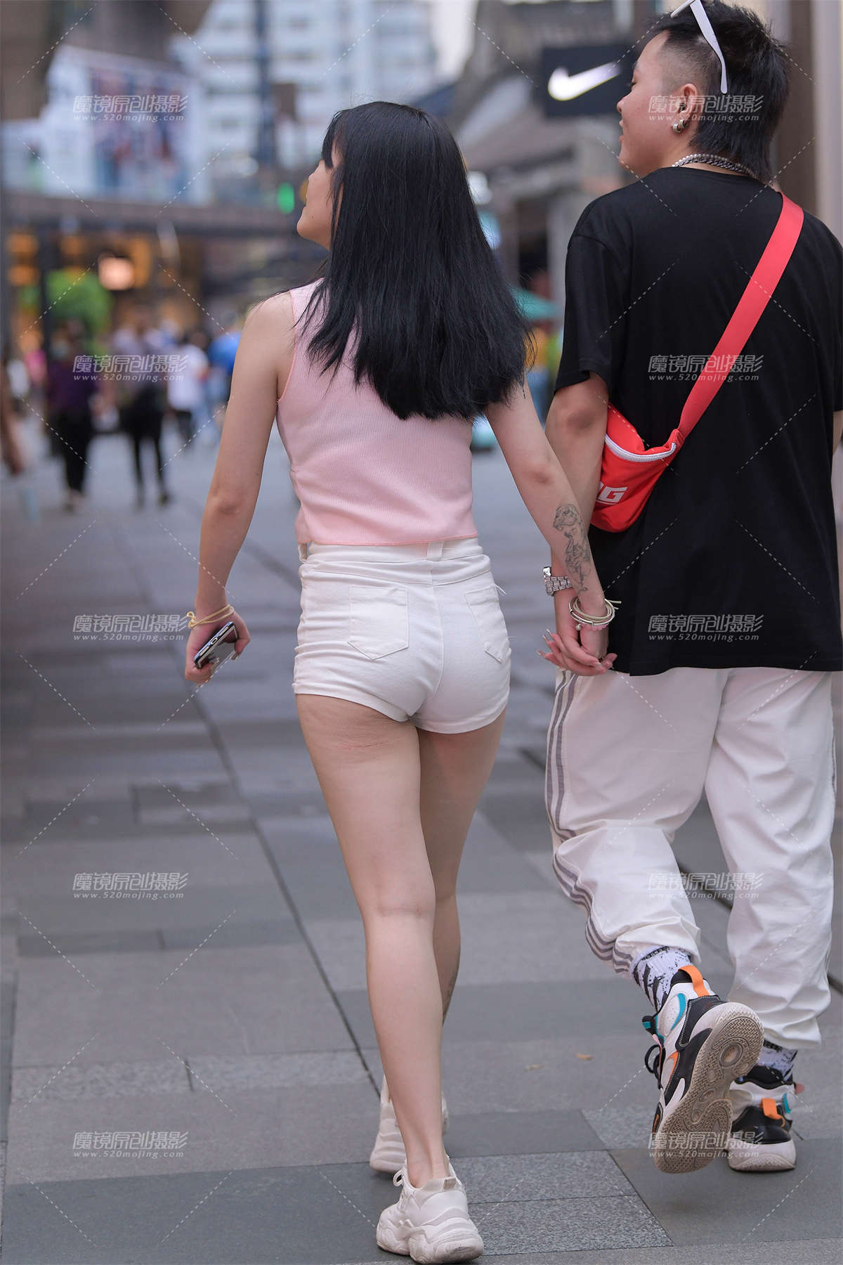 图片[2]-紧致白热裤-日更街拍