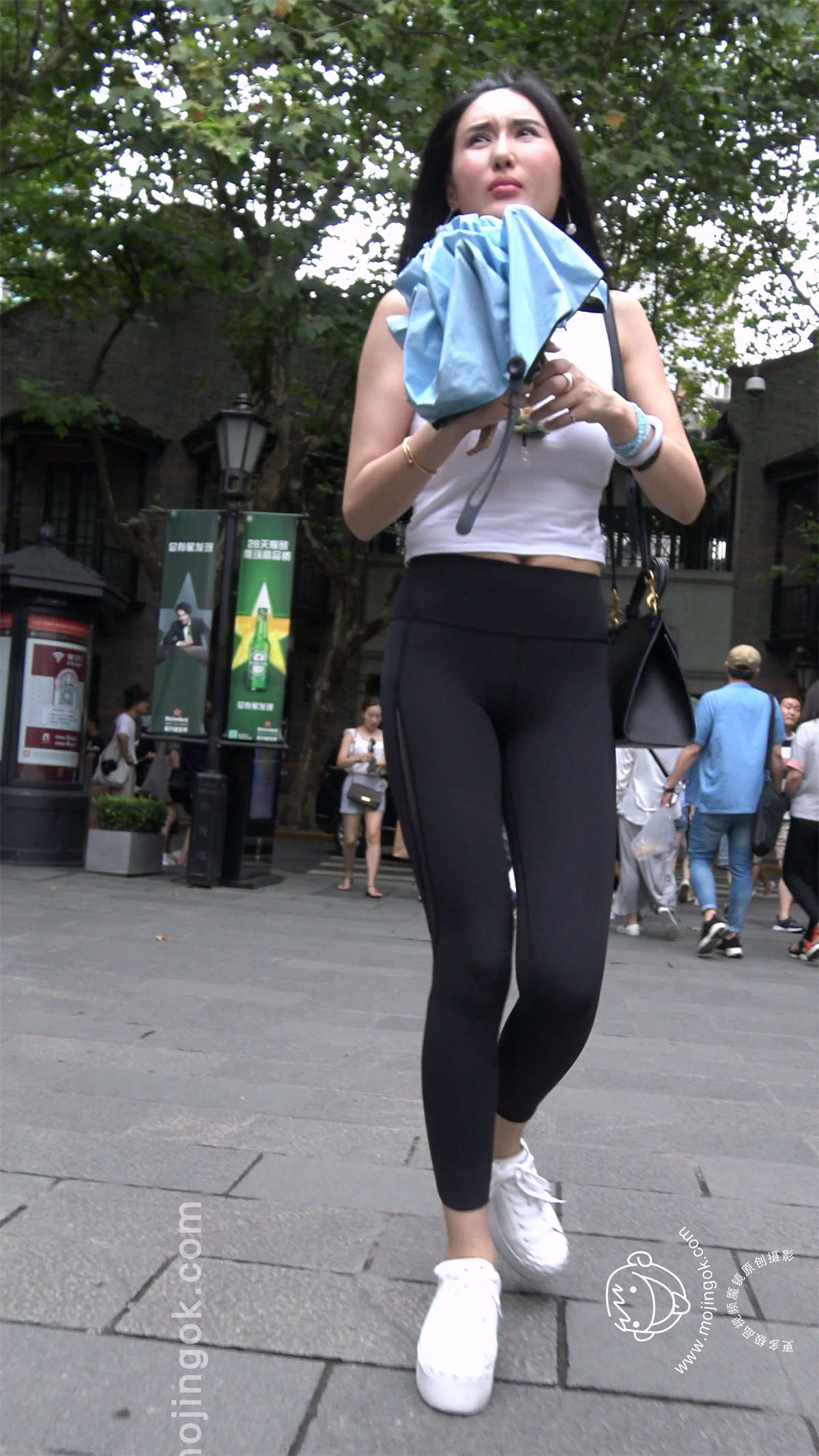 图片[2]-性感黑色紧身弹力裤美女-日更街拍