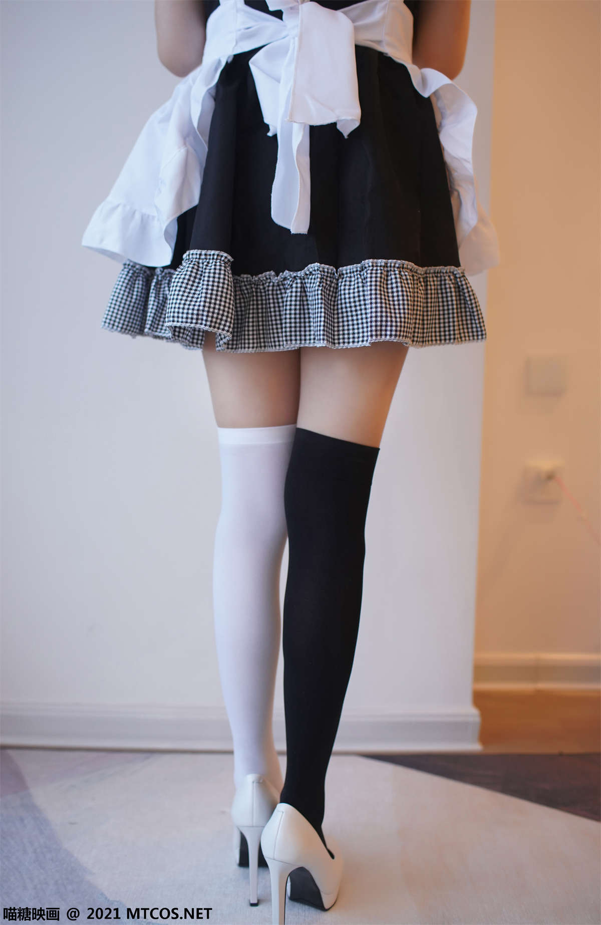 喵糖映画 VOL.416 黑白女仆-日更街拍