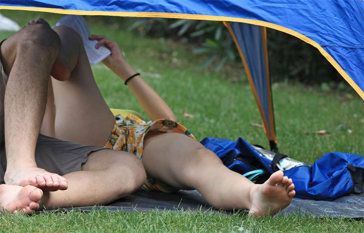 踏青公园街拍系列No.1248 最难穿的罗马鞋，不会轻易脱，脱下了也不能轻易再穿上 第1套-日更街拍