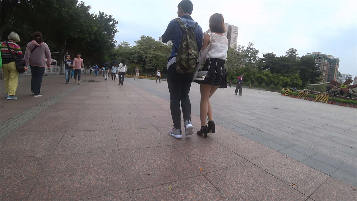 图片[2]-丝袜短裙美腿气质美女-日更街拍