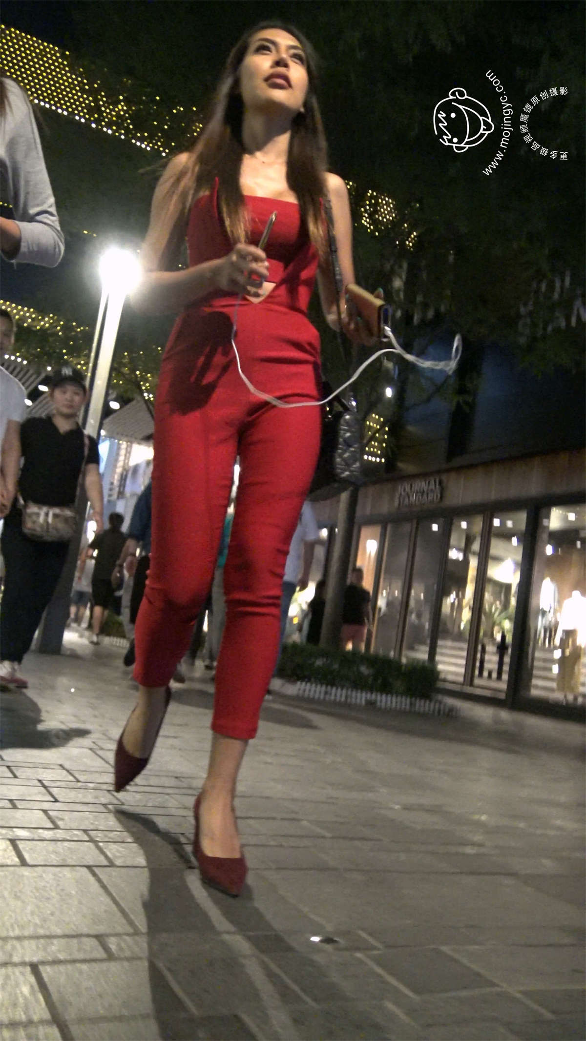 图片[2]-性感红衣红裤红高跟极品美少妇-日更街拍