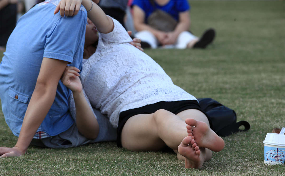 图片[2]-踏青公园街拍系列No.1056 略有趾骨，有时会更添一份诱H-日更街拍