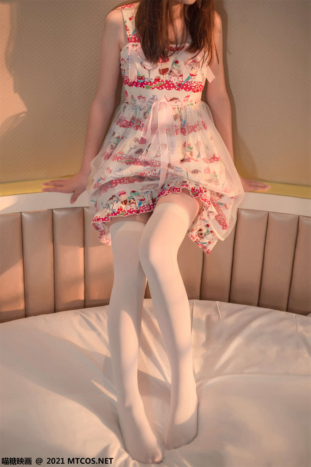 图片[2]-喵糖映画 VOL.417 草莓裙子-日更街拍