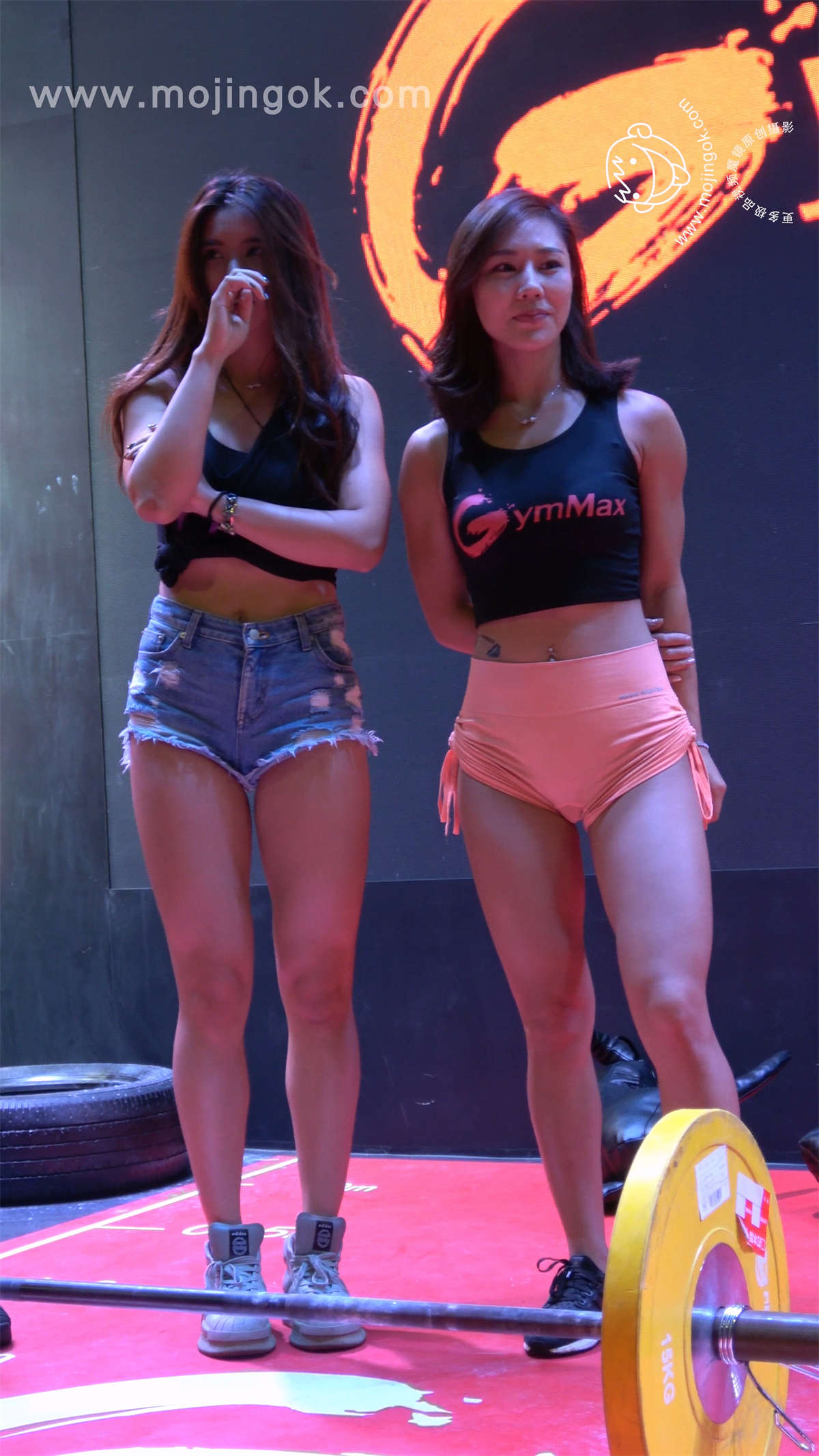 图片[2]-性感极品美臀粉色热裤健美女神-日更街拍