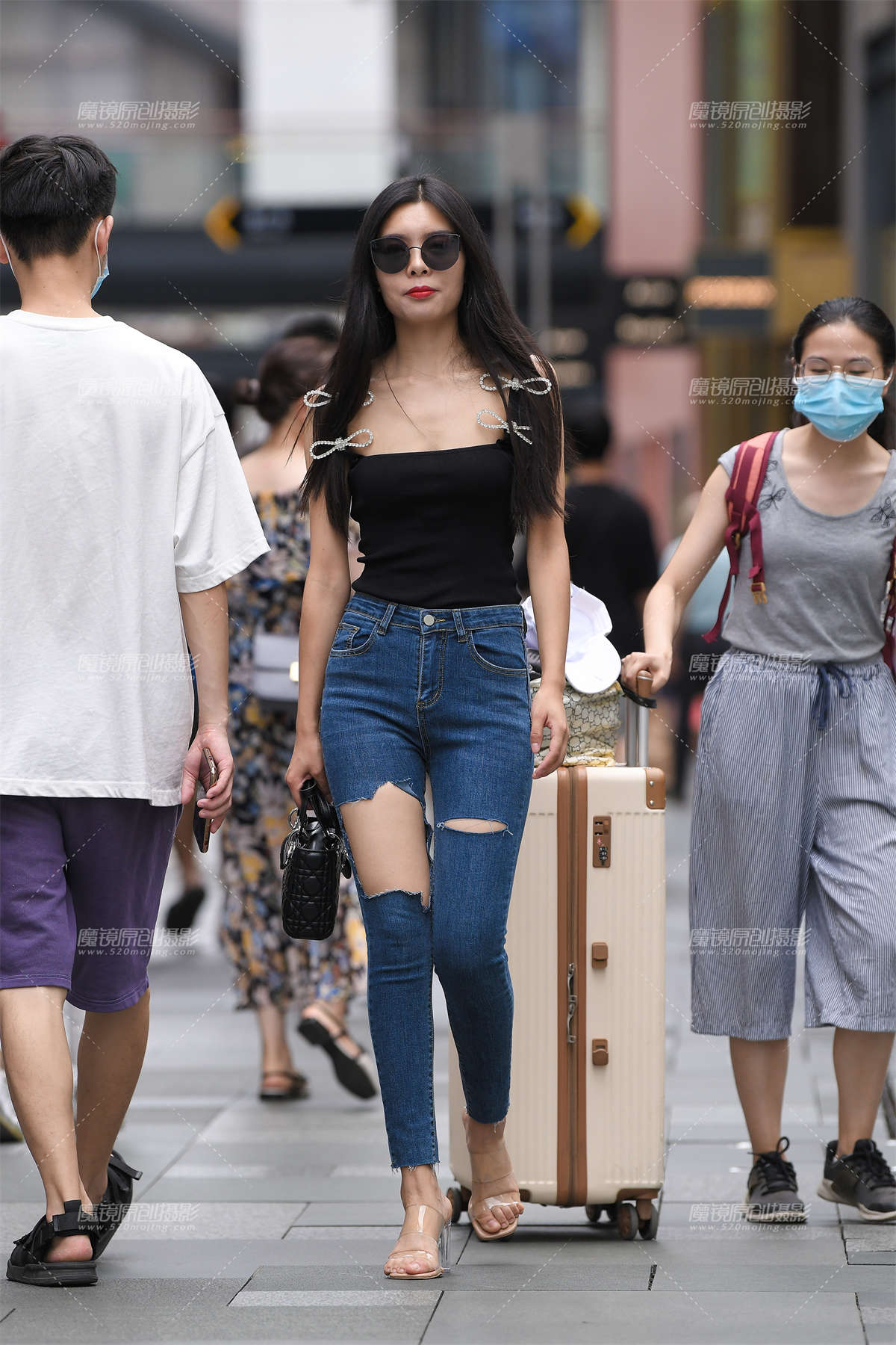 【视觉冲击赛贴】破洞紧牛小姐姐-日更街拍