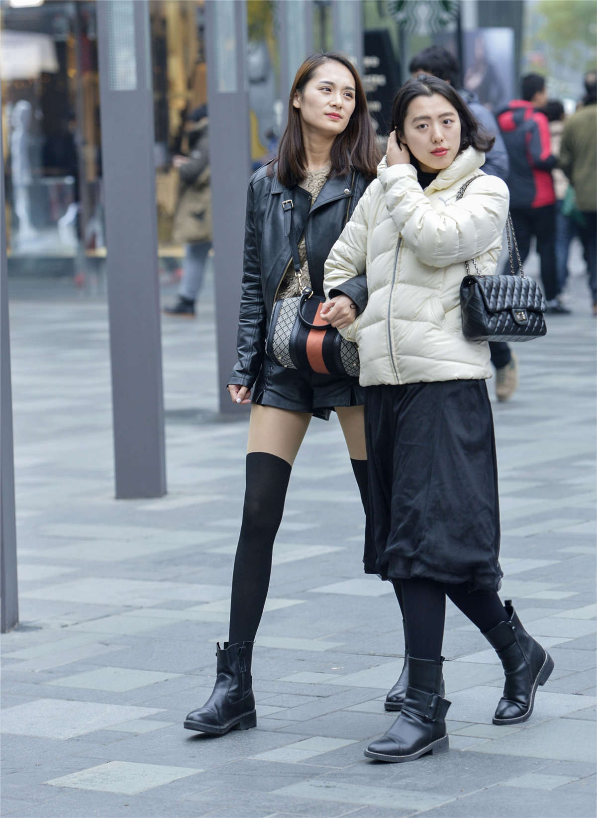 美丽性感的闺蜜（2016年11月13日10P）-日更街拍