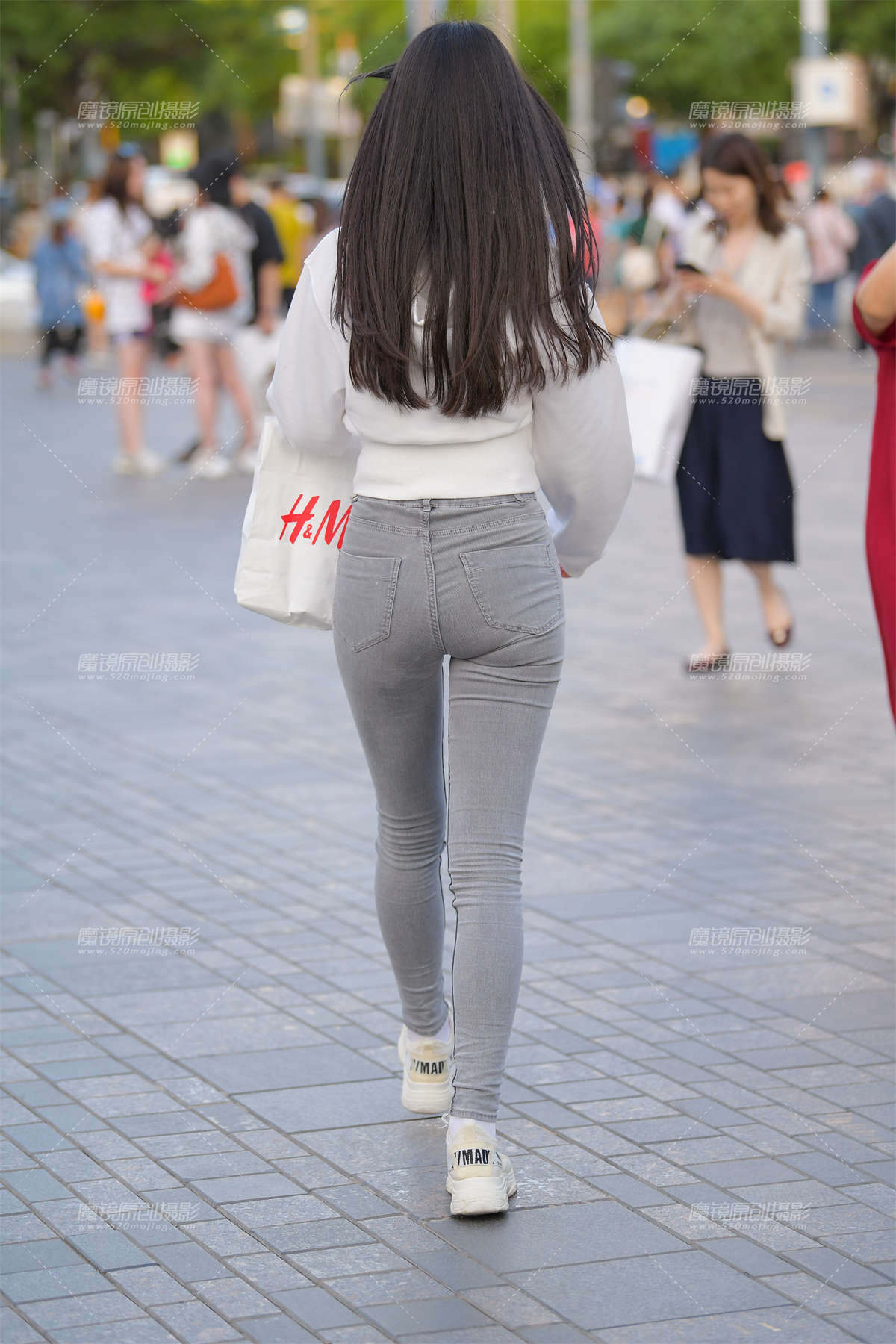 图片[2]-【红石赛帖】紧身牛仔美女-日更街拍