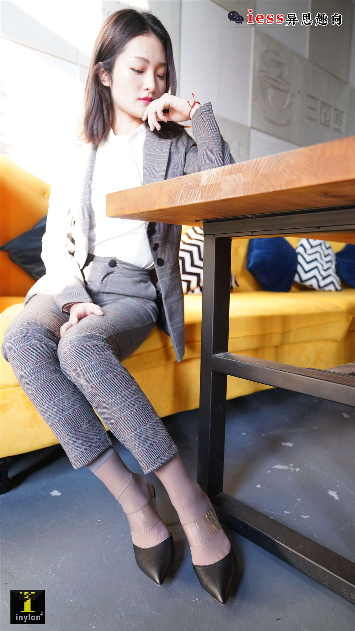 IESS异思趣向 普惠集132 格格 精彩的短灰丝特写-日更街拍