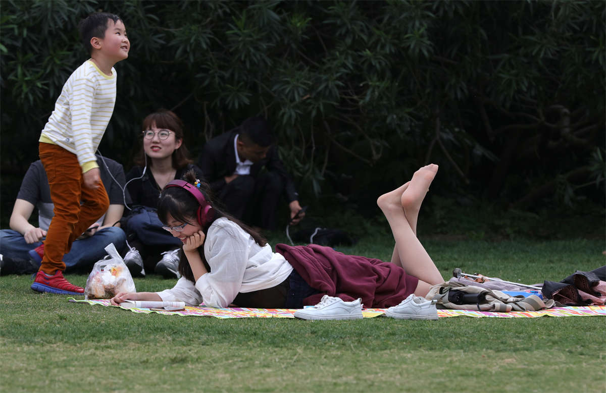 踏青公园街拍系列No.1761 清澈少女的透明长丝 第2套-日更街拍
