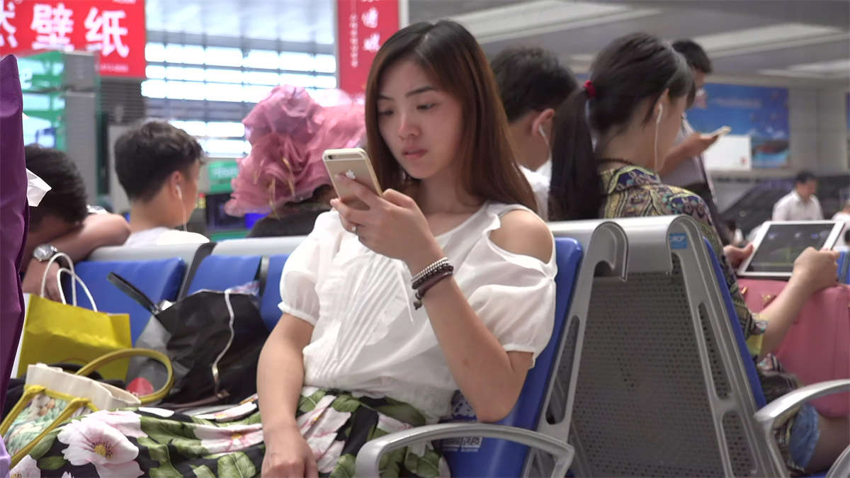 玲珑剔透的少女玉足，性感到法力无边-日更街拍