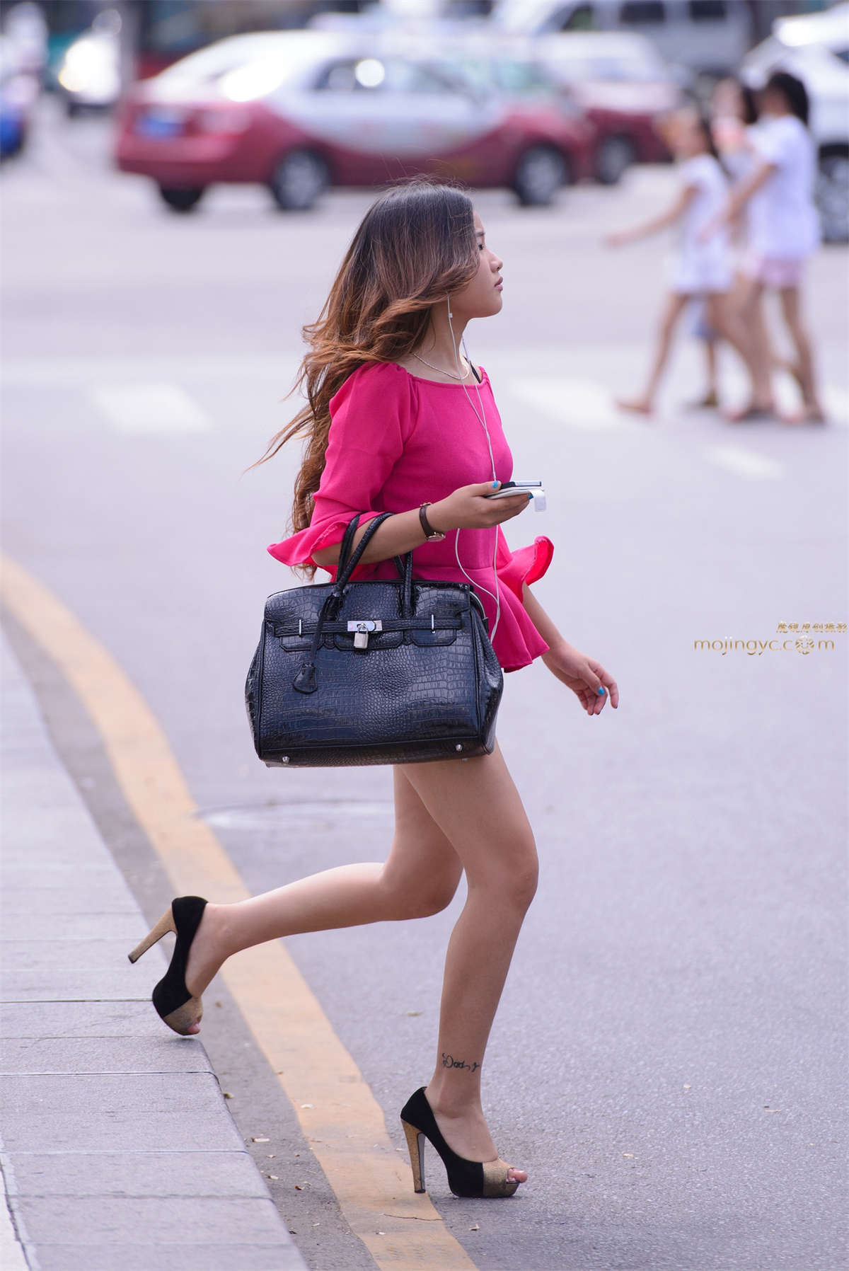 包臀裙，裸腿，鱼嘴高跟-日更街拍