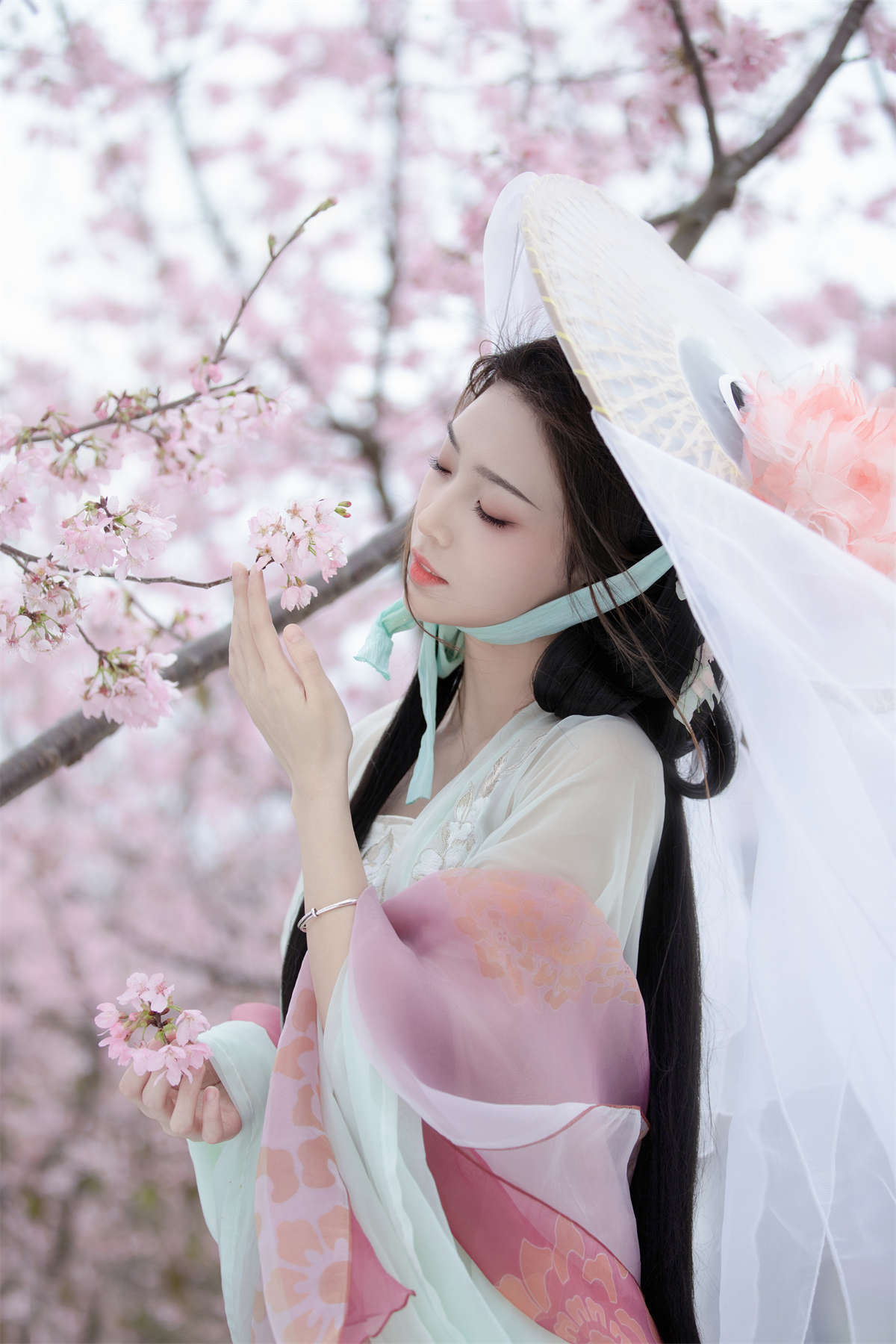 YITUYU艺图语 2024.08.03 阳春曲 芝芝琪-日更街拍