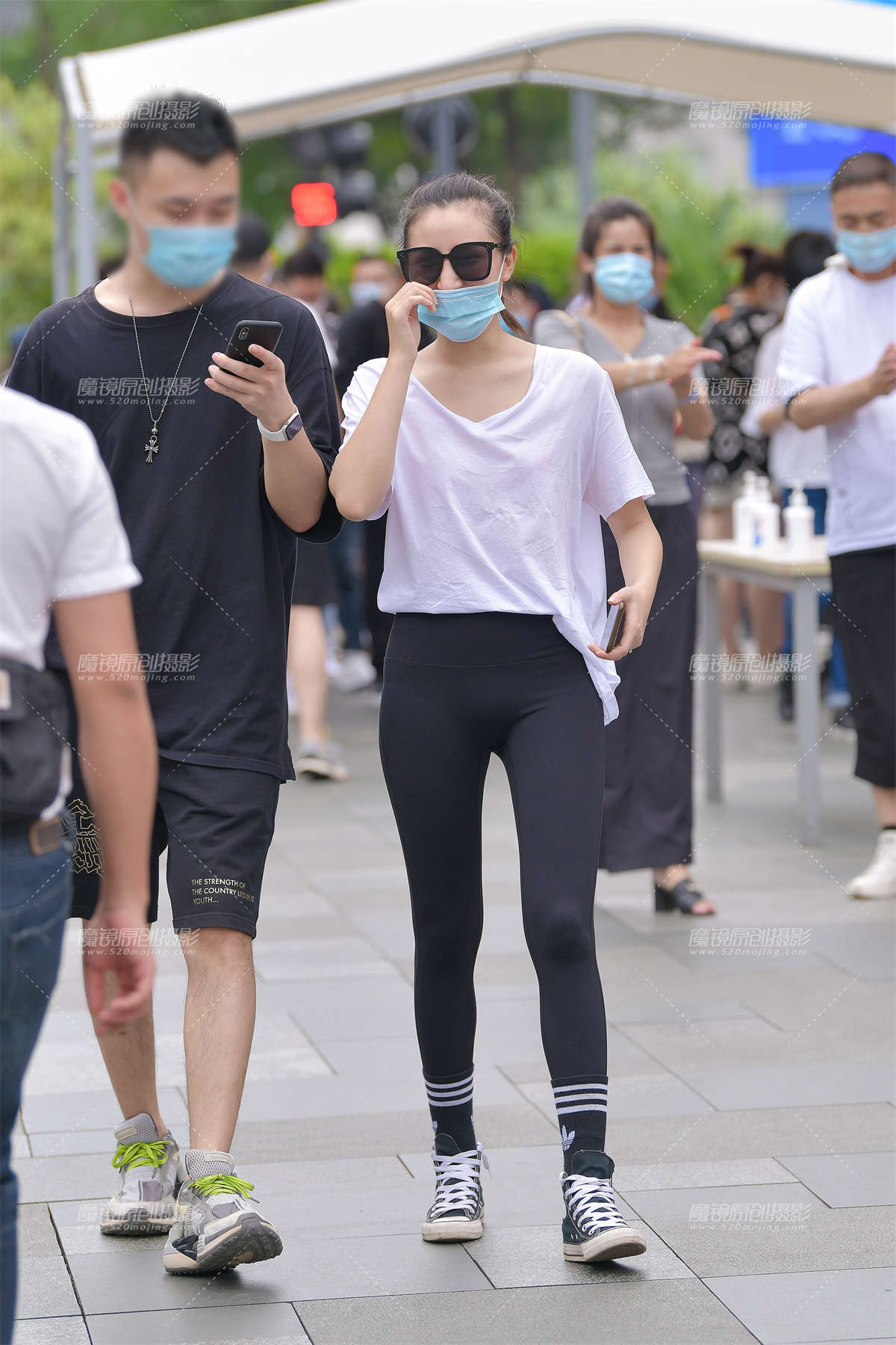 【视觉冲击赛贴】清爽黑白配紧身裤女友-日更街拍